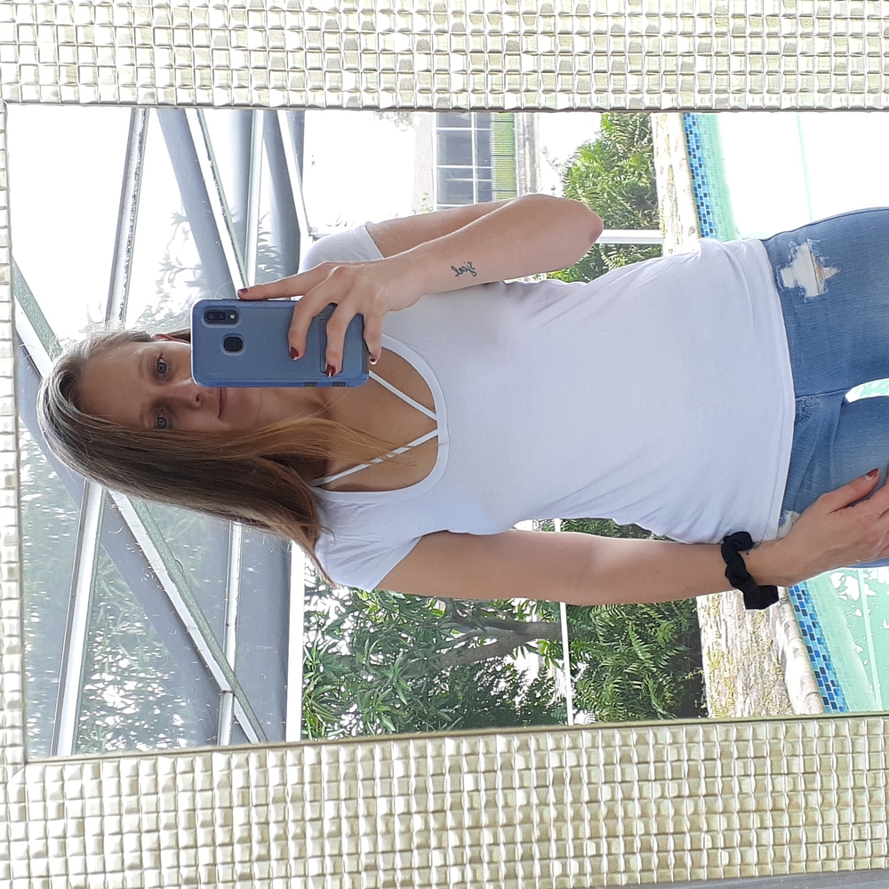 White short sleeve top